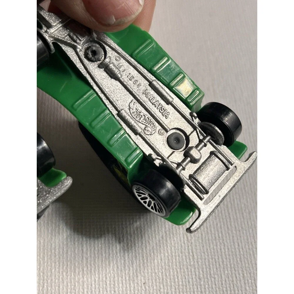 Hot Wheels Circus On Wheels Electra Delivery Van Lot of 2 Matching Cars Vintag